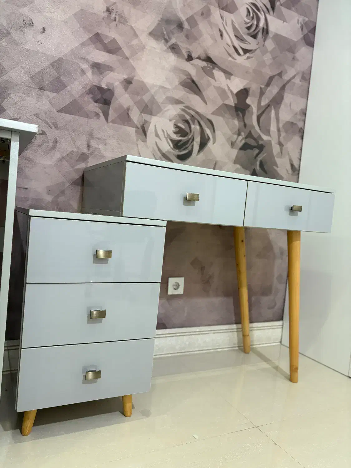 میز تحریر و میز آرایش|میز تحریر و کامپیوتر|ساری, |دیوار