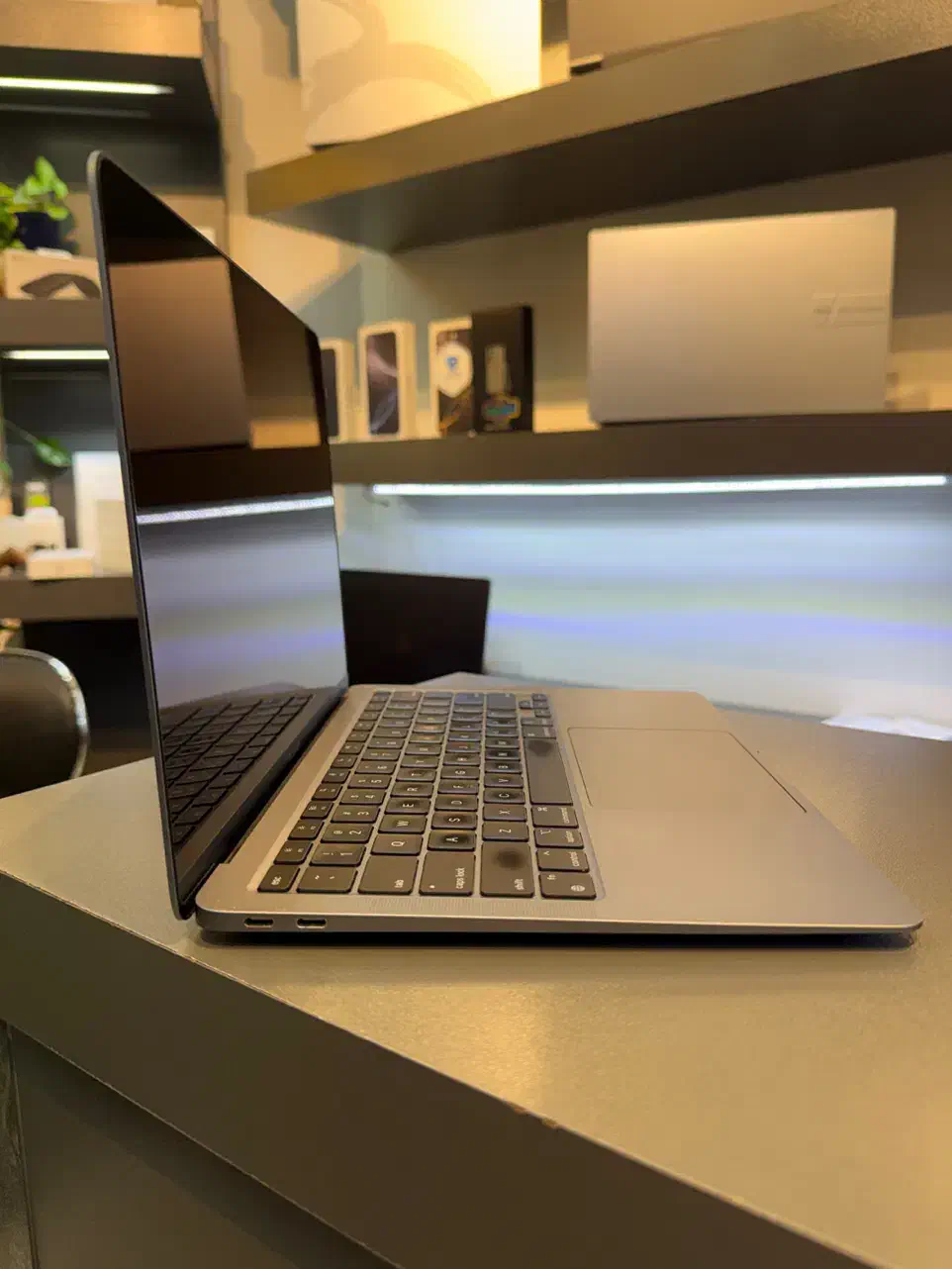 مک بوک ایر|رایانه همراه|شیراز, ملاصدرا|دیوار