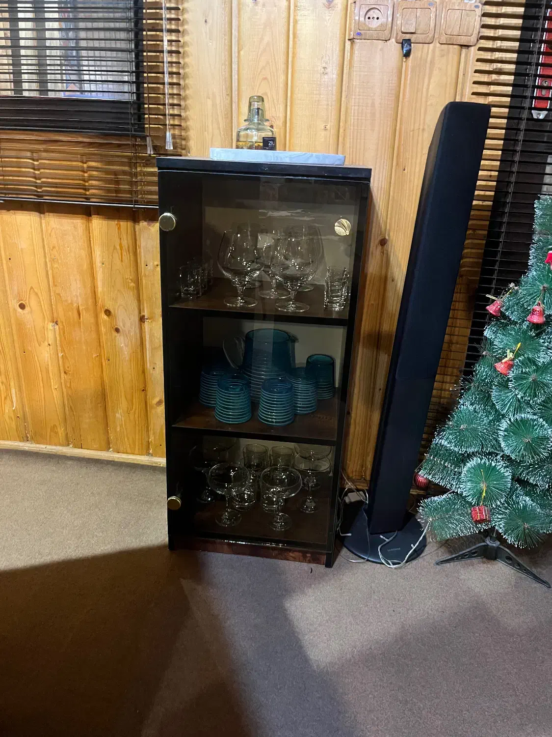 ویترین ۳ طبقه کوچک|بوفه، ویترین، کنسول|زیباکنار, |دیوار