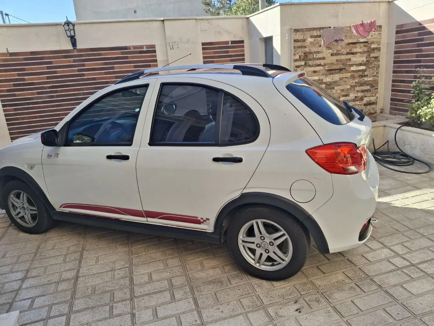 کوییک R سفید سقف قرمز|خودرو سواری و وانت|هشتگرد, شهرک ولیعصر (مصلی)|دیوار