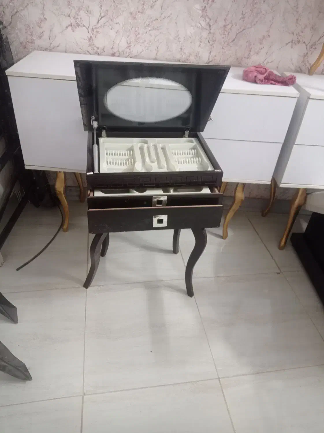 میزقاشق وچنگال|ظروف سرو و پذیرایی|اصفهان, ناصرخسرو|دیوار