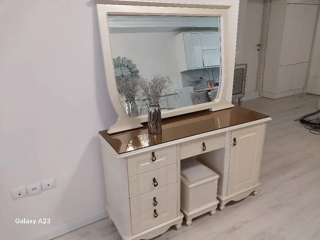 اینه کنسول خیلی با کیفیت بالا|بوفه، ویترین، کنسول|کرج, حاجی آباد|دیوار