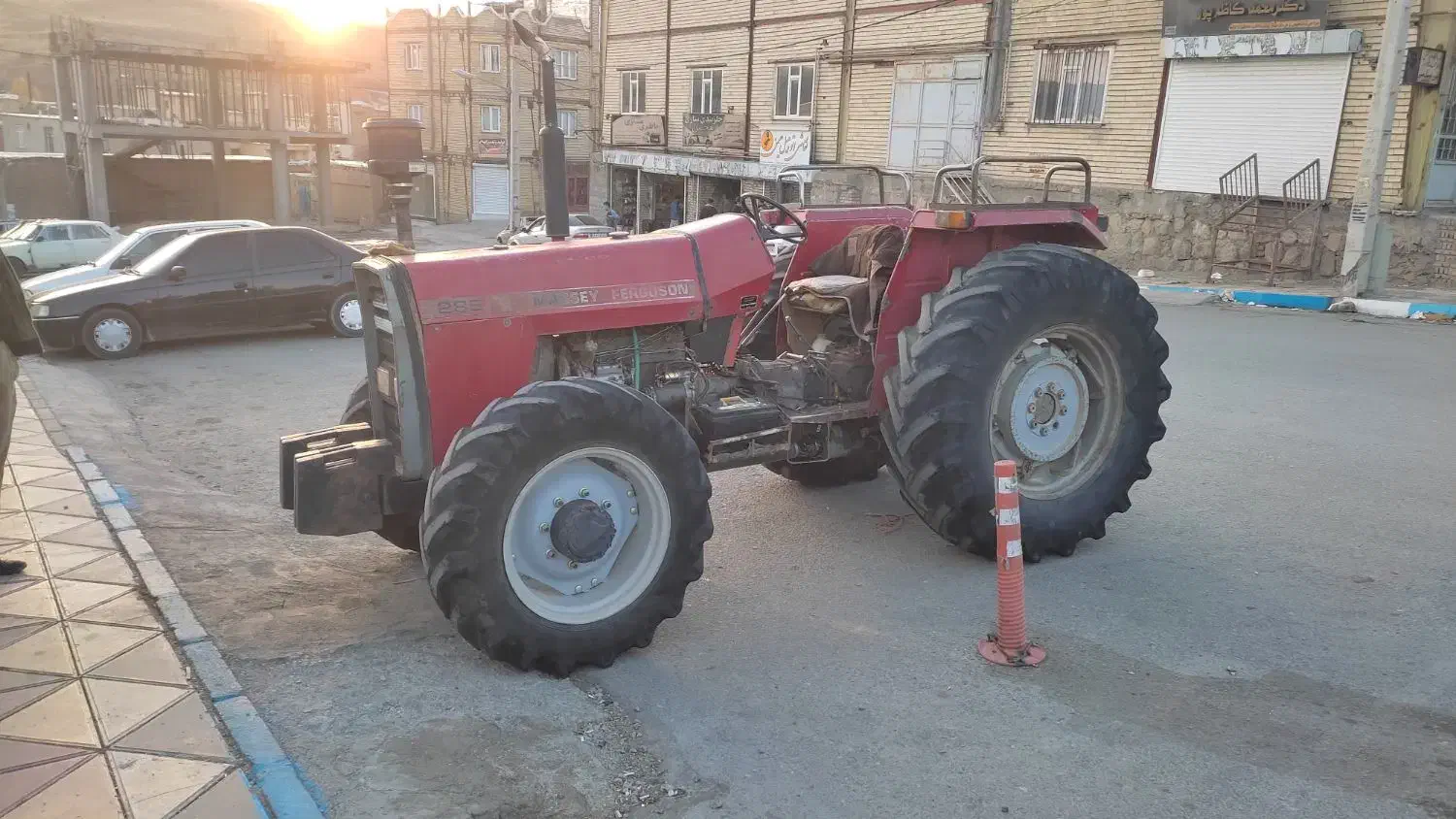 تراکتور|خودرو سنگین|دیواندره, |دیوار