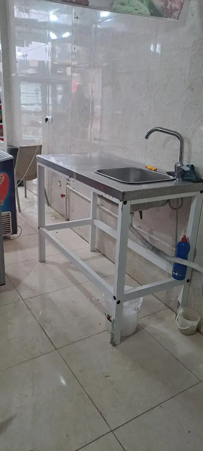 تجهیزات پروتئین ترازوی ۱۶۰۰۰،میزکار،دوعدد یخچال و.|فروشگاه و مغازه|تبریز, |دیوار