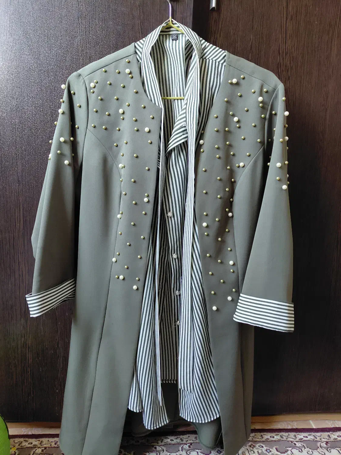 لباس نو|لباس|بروجن, |دیوار