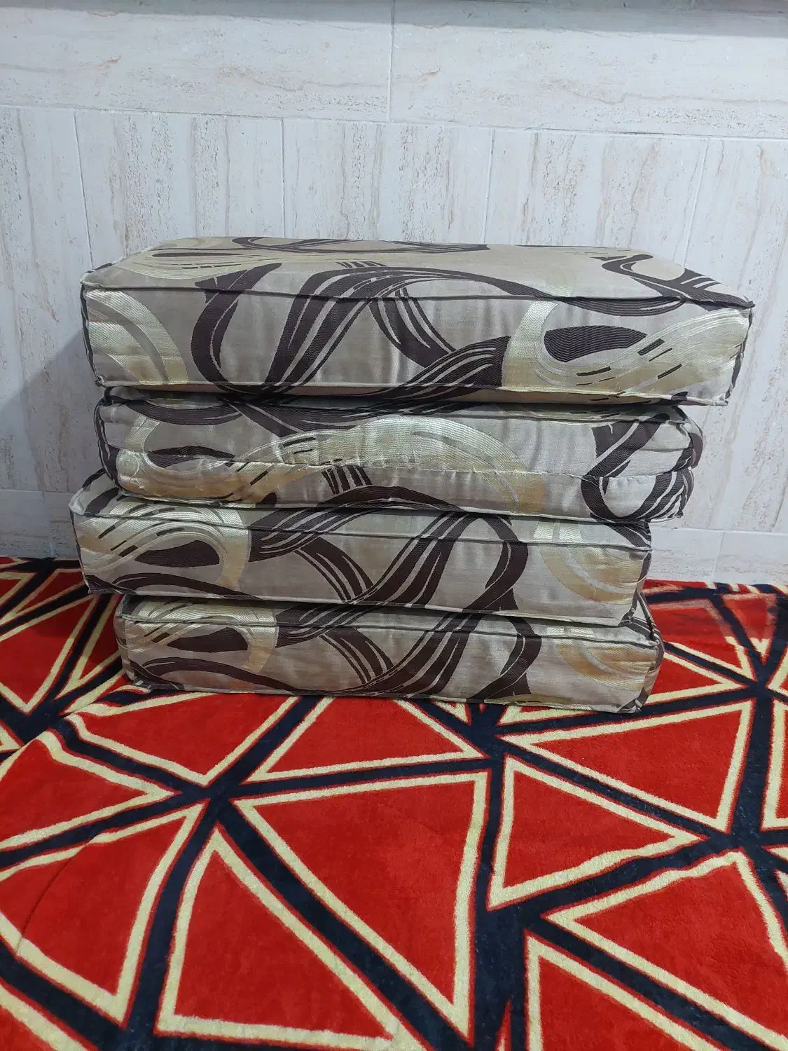 ۴عدد پشتی ابری باهم|پشتی|بندر گناوه, |دیوار