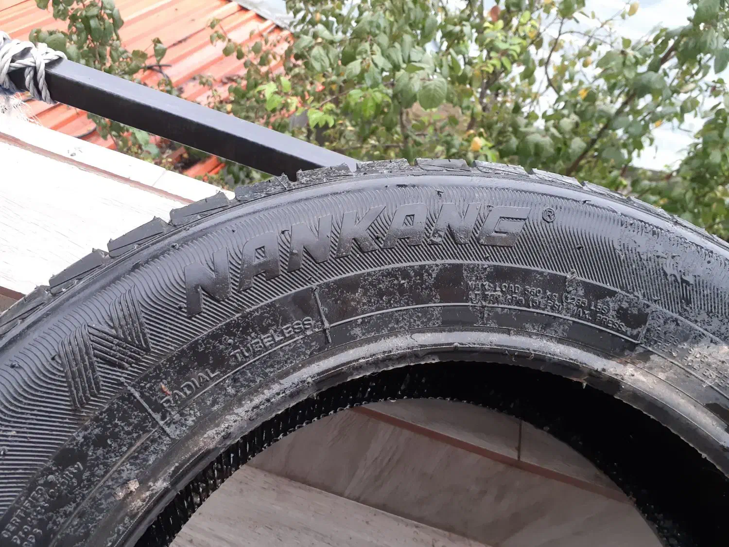 لاستیک خارجی|قطعات یدکی و لوازم جانبی|لاهیجان, کوی خزر|دیوار