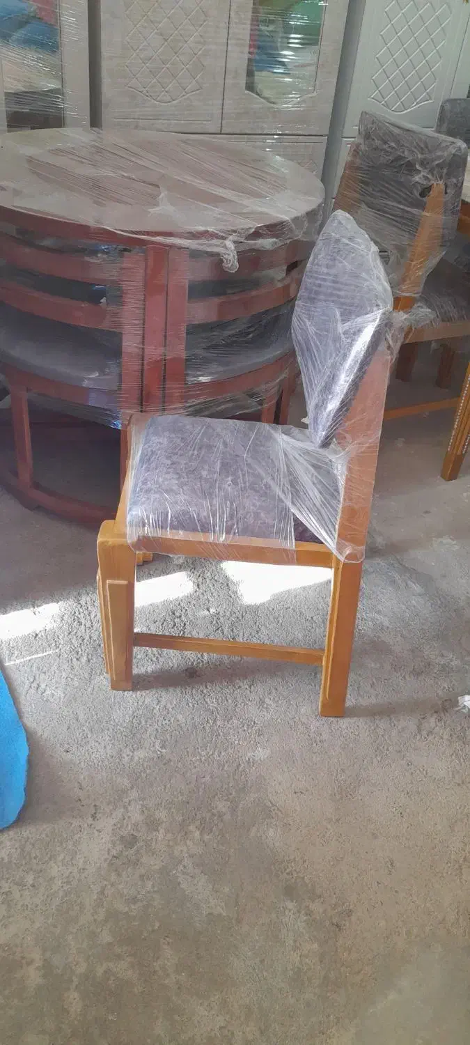 میزغذاخوری ۴ نفره  ومدل کمجا نو داخل مغازه|میز و صندلی غذاخوری|اسدآباد, |دیوار