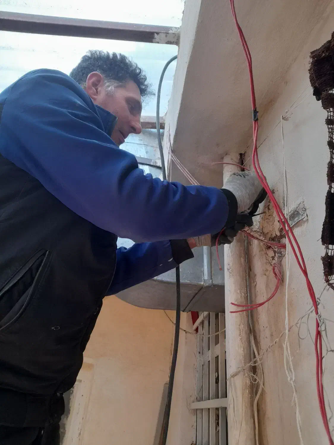 تاسیسات .لوله کشی اب .فاضلاب. برق کشی|خدمات پیشه و مهارت|اندیشه, شهرک کوثر|دیوار