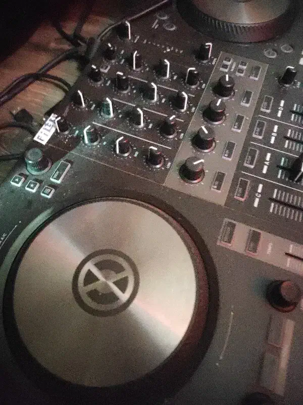 دستگاه دیجی مدل traktor s3|آلات موسیقی|رشت, دیلمان|دیوار