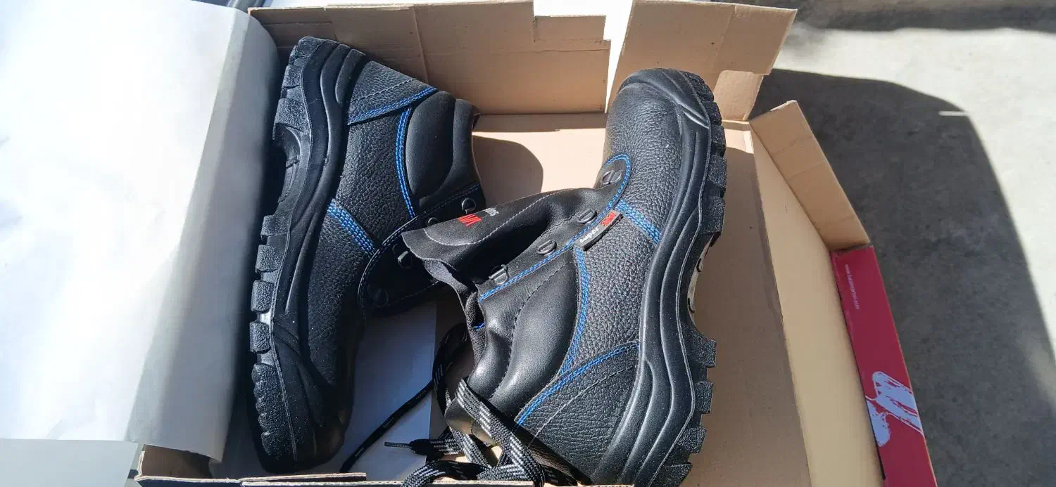 کفش ایمنی|کیف، کفش، کمربند|قروه, |دیوار