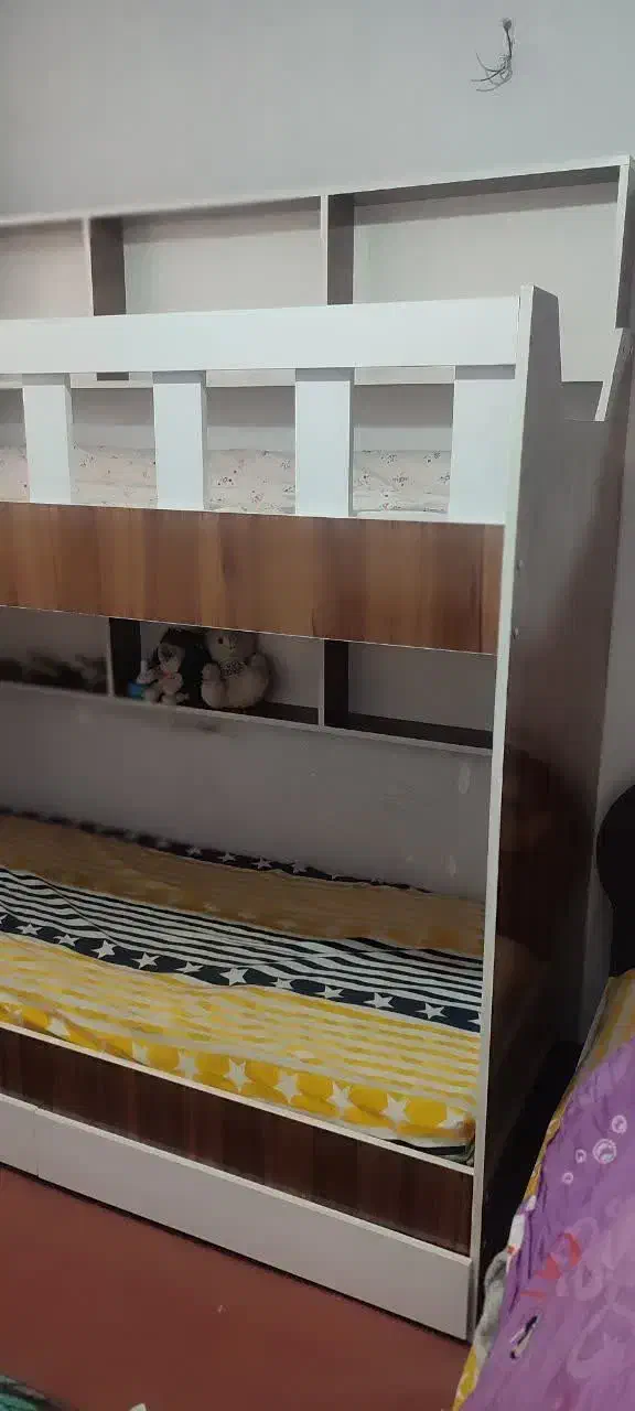 تخت|تخت و سرویس خواب|شاهین‌شهر, مسکن مهر|دیوار