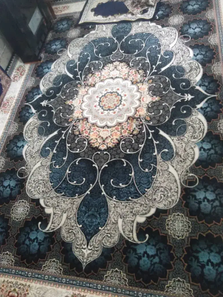 فرش ۷۰۰ شانه تمیز و سالم بفروش میرسد|فرش|گلپایگان, |دیوار