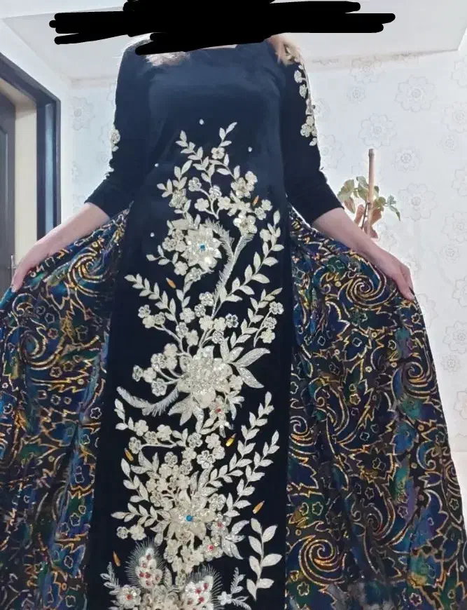 لباس محلی مشکی مخمل|لباس|صدرا-فارس, فاز ۱|دیوار