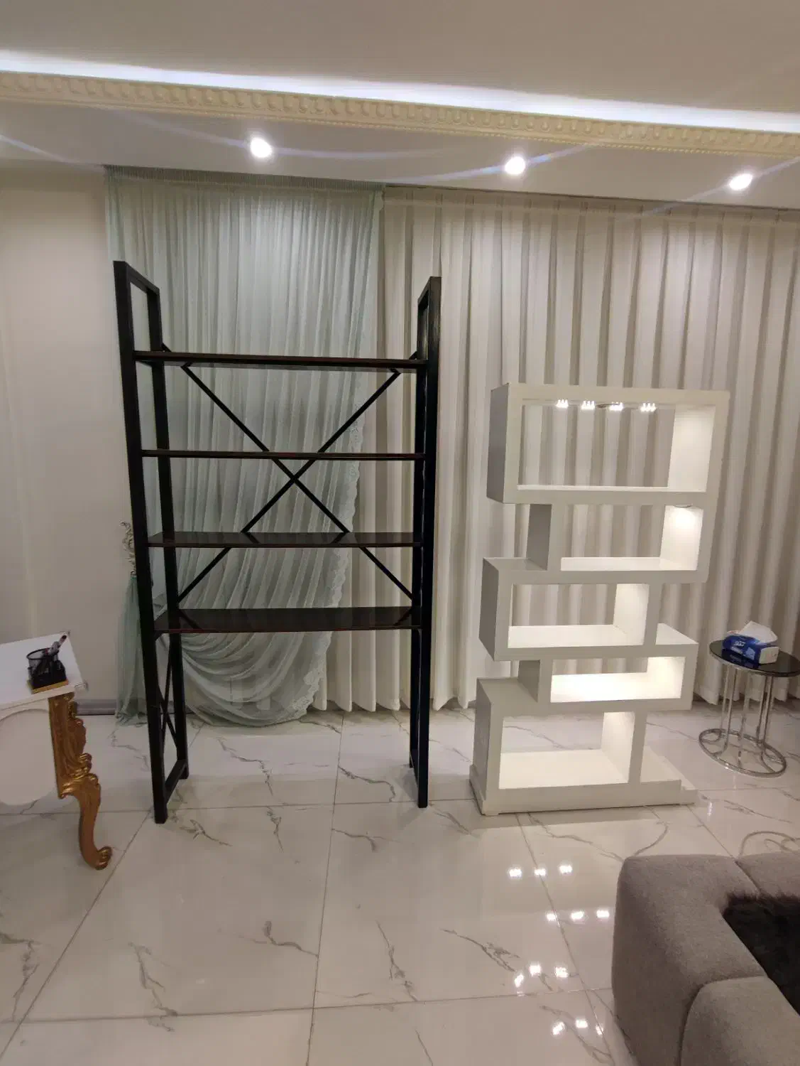 قفسه ویترین کتابخانه و دکوری جات مشکی فلزی|کتابخانه، شلف، قفسه‌های دیواری|مشهد, جاهد شهر|دیوار