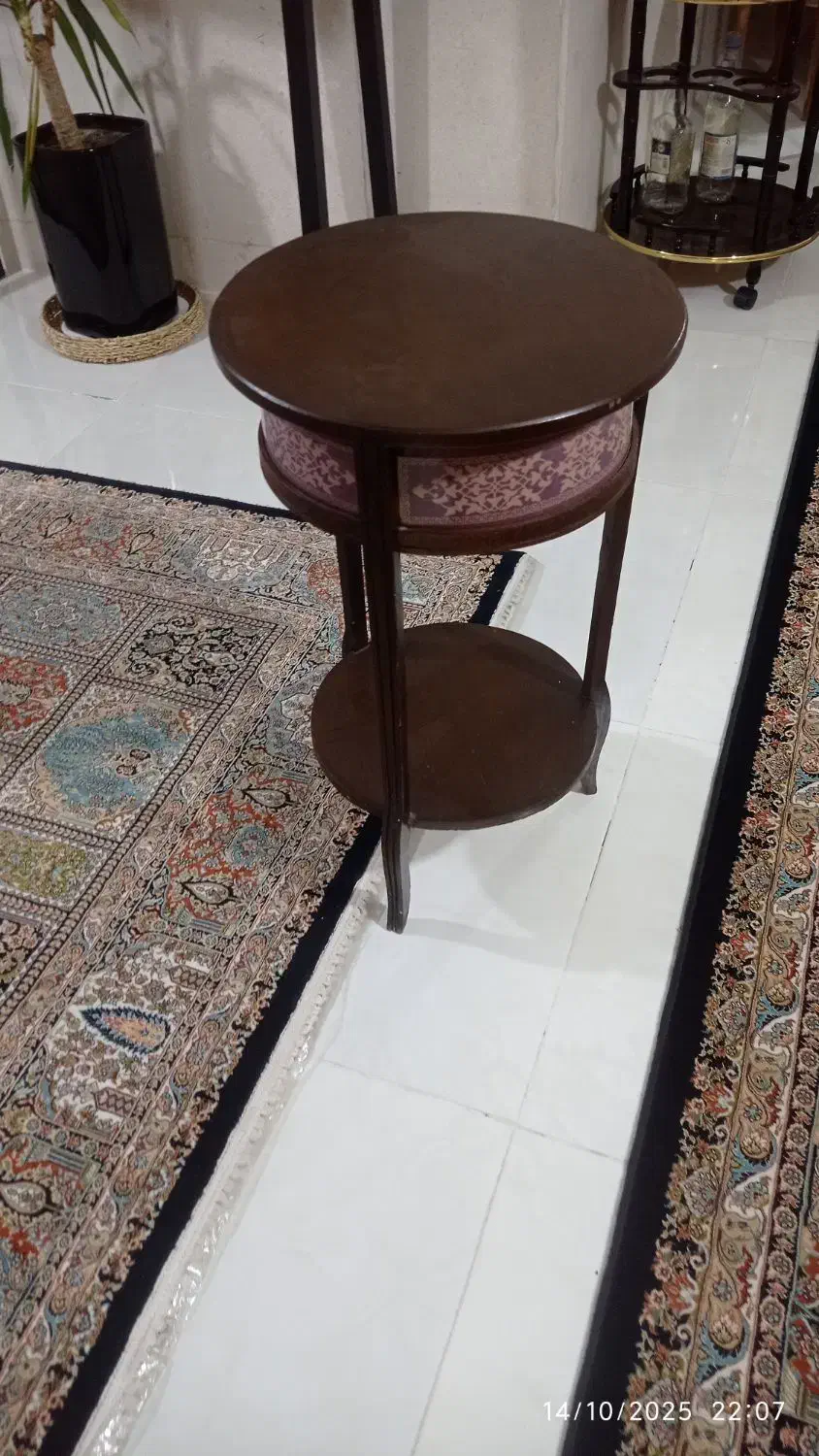 میز تلفن قهوه ای|میز تلفن|مشهد, فردوسی|دیوار
