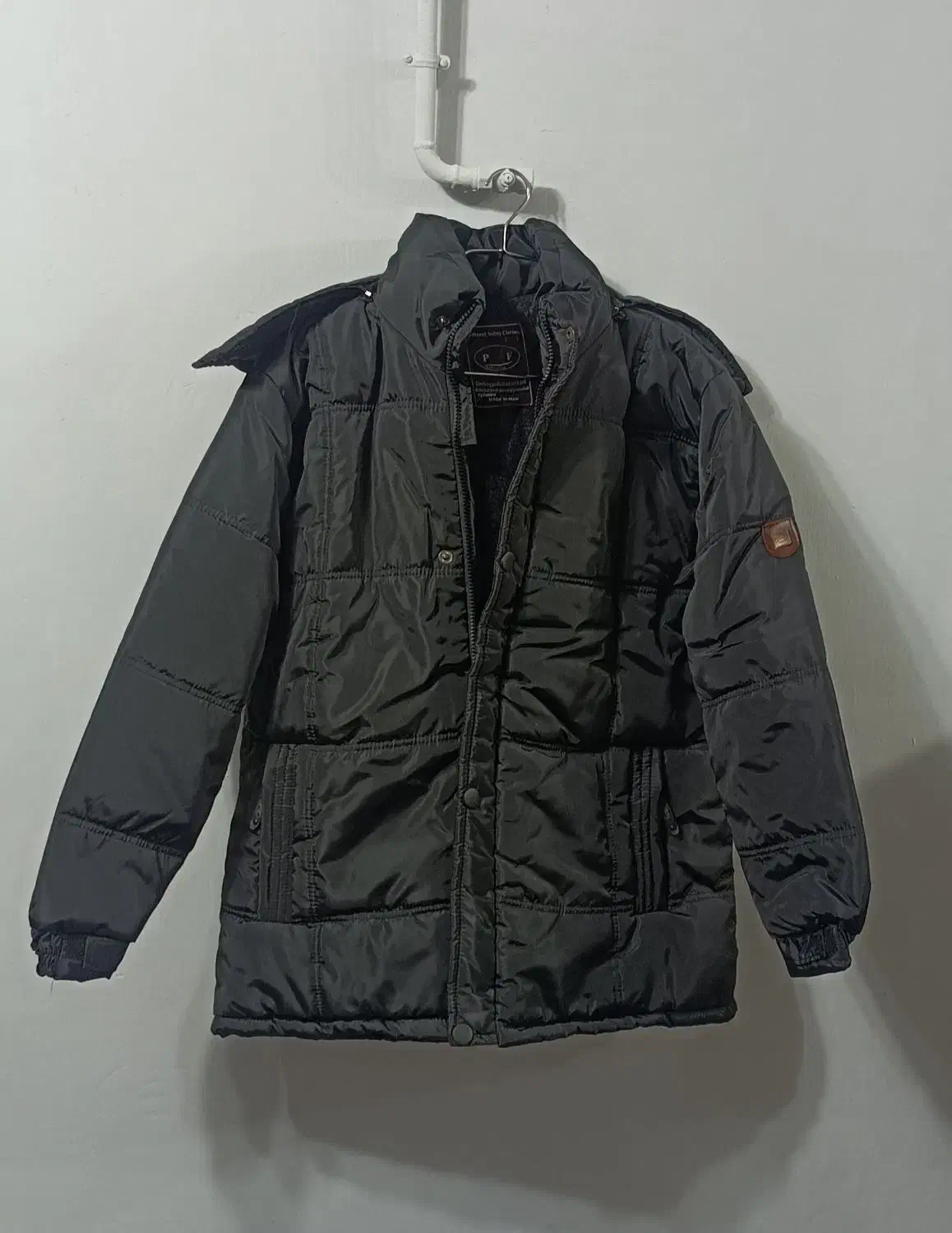 کاپشن زمستانی و کفش|لباس|بندر انزلی, امامزاده|دیوار