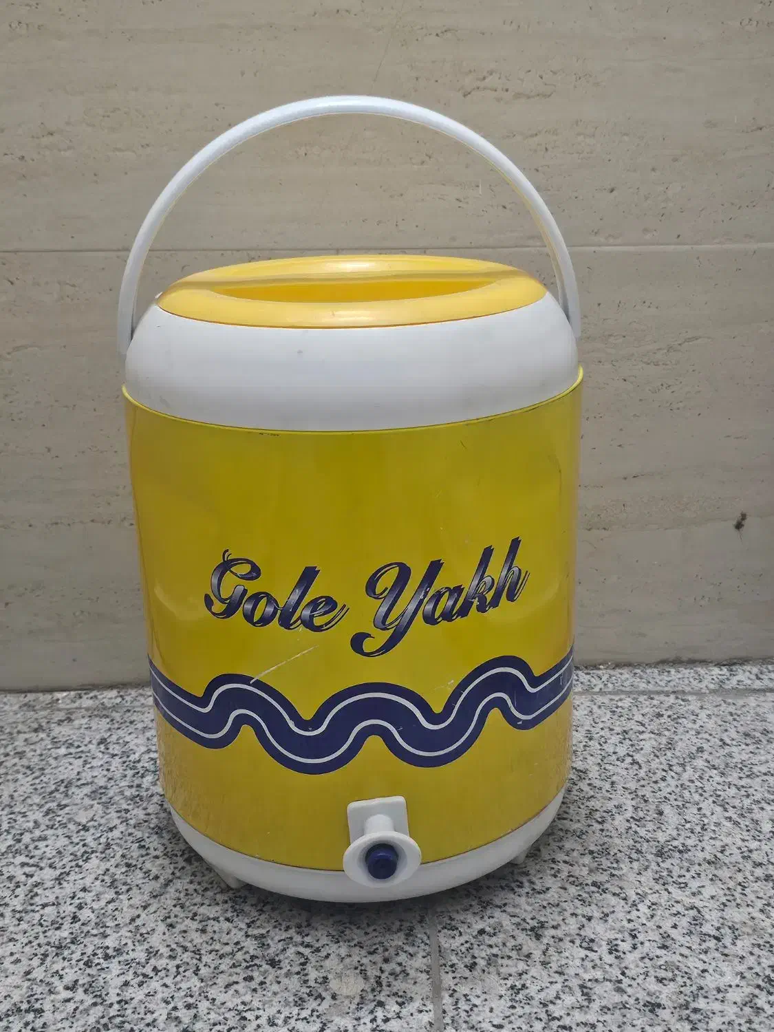 کلمن آب بزرگ وکلمن آب کوچک|ظروف نگهدارنده، پلاستیکی، یکبارمصرف|اصفهان, ملکشهر|دیوار