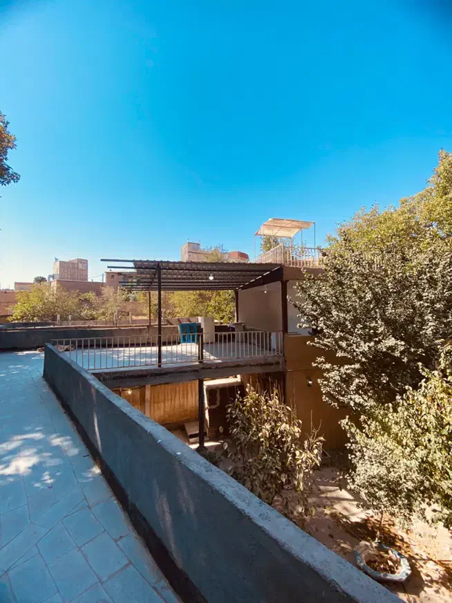 باغ‌۱۰۰۰متری جنگلی با استخر۴۰متری و تراس ۱۰۰متری|اجارهٔ کوتاه‌مدت ویلا و باغ|نیشابور, باغرود|دیوار