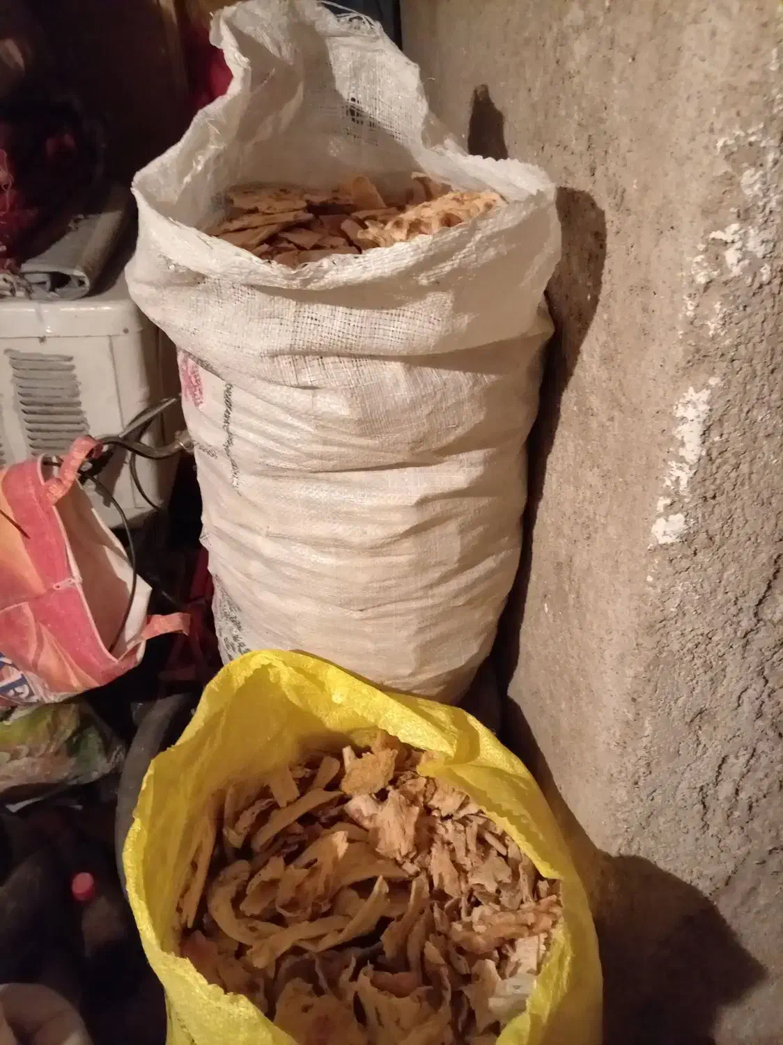 نان خشک|خوردنی و آشامیدنی|تربت جام, جامرود|دیوار