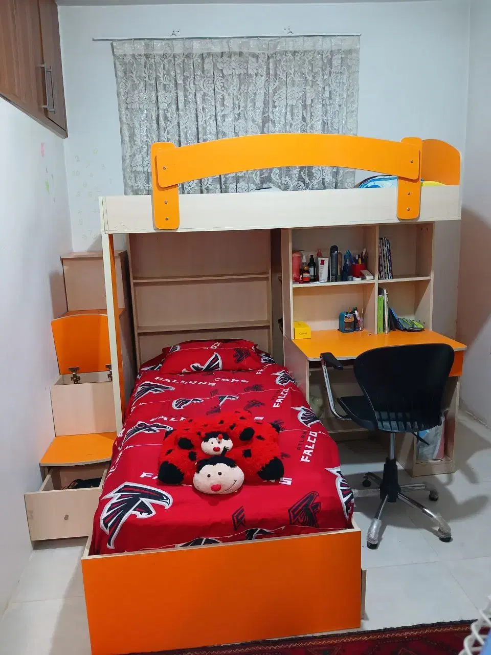 تخت خواب دو طبقه به همراه میزه تحریری|تخت و سرویس خواب|لاهیجان, گلستان|دیوار