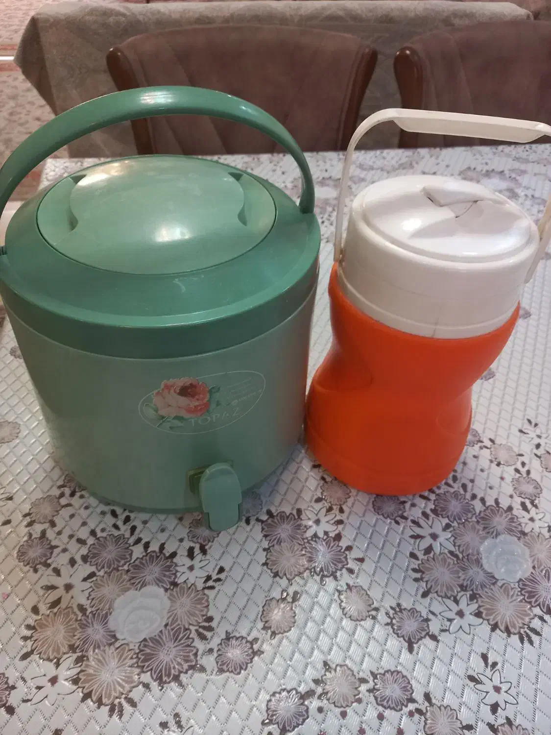 دو عدد کلمن آب|ظروف نگهدارنده، پلاستیکی، یکبارمصرف|شیراز, گلشن|دیوار