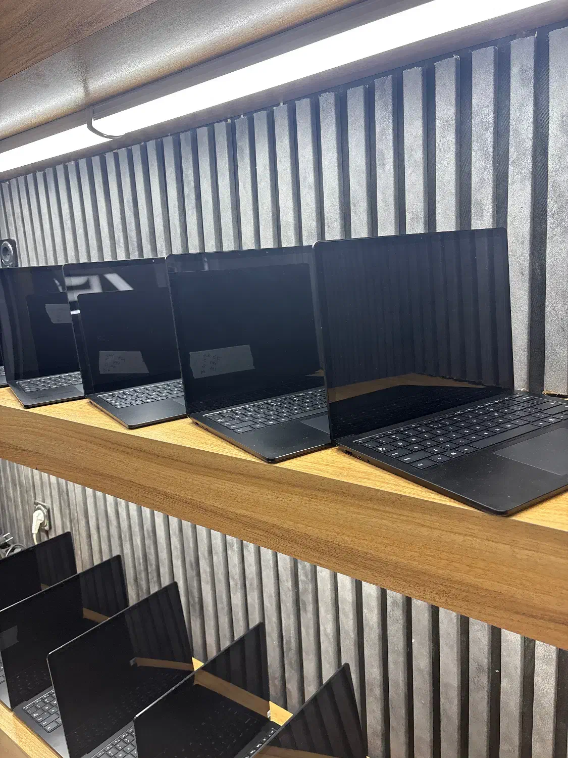 سرفیس لپ تاپ|رایانه همراه|تهران, فلسطین (میدان انقلاب)|دیوار