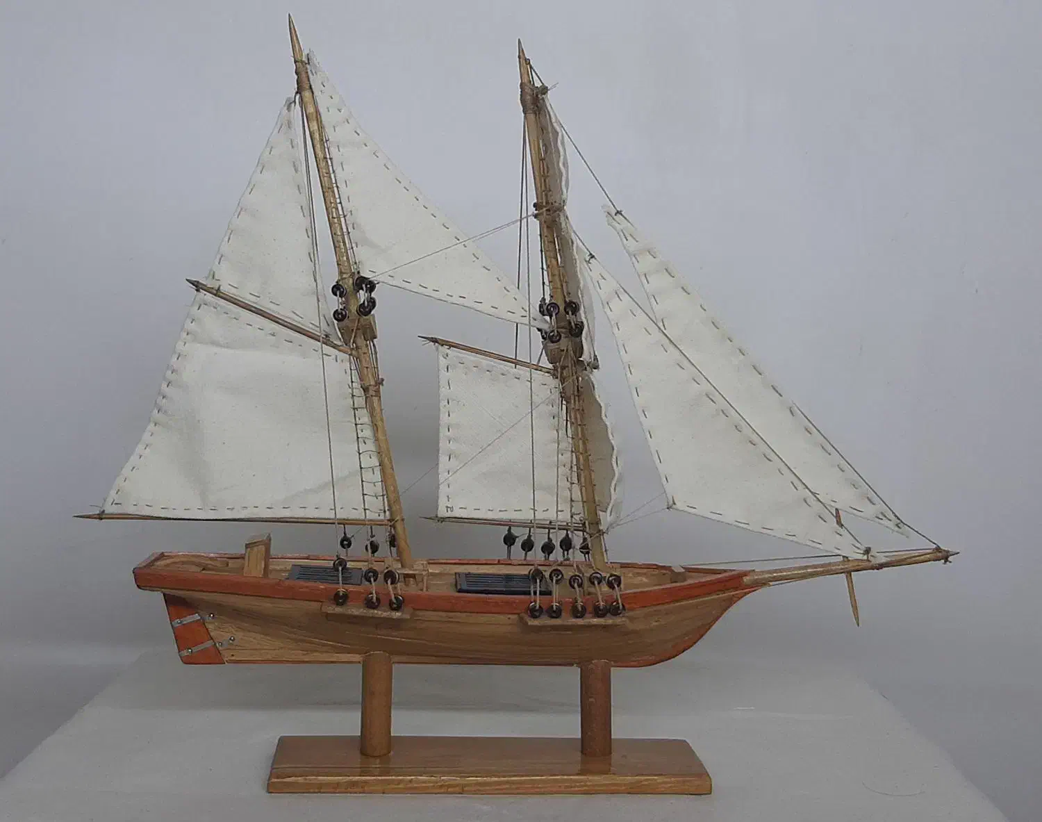 کشتی چوبی مینیاتوری|کلکسیون اشیاء عتیقه|زاهدان, |دیوار