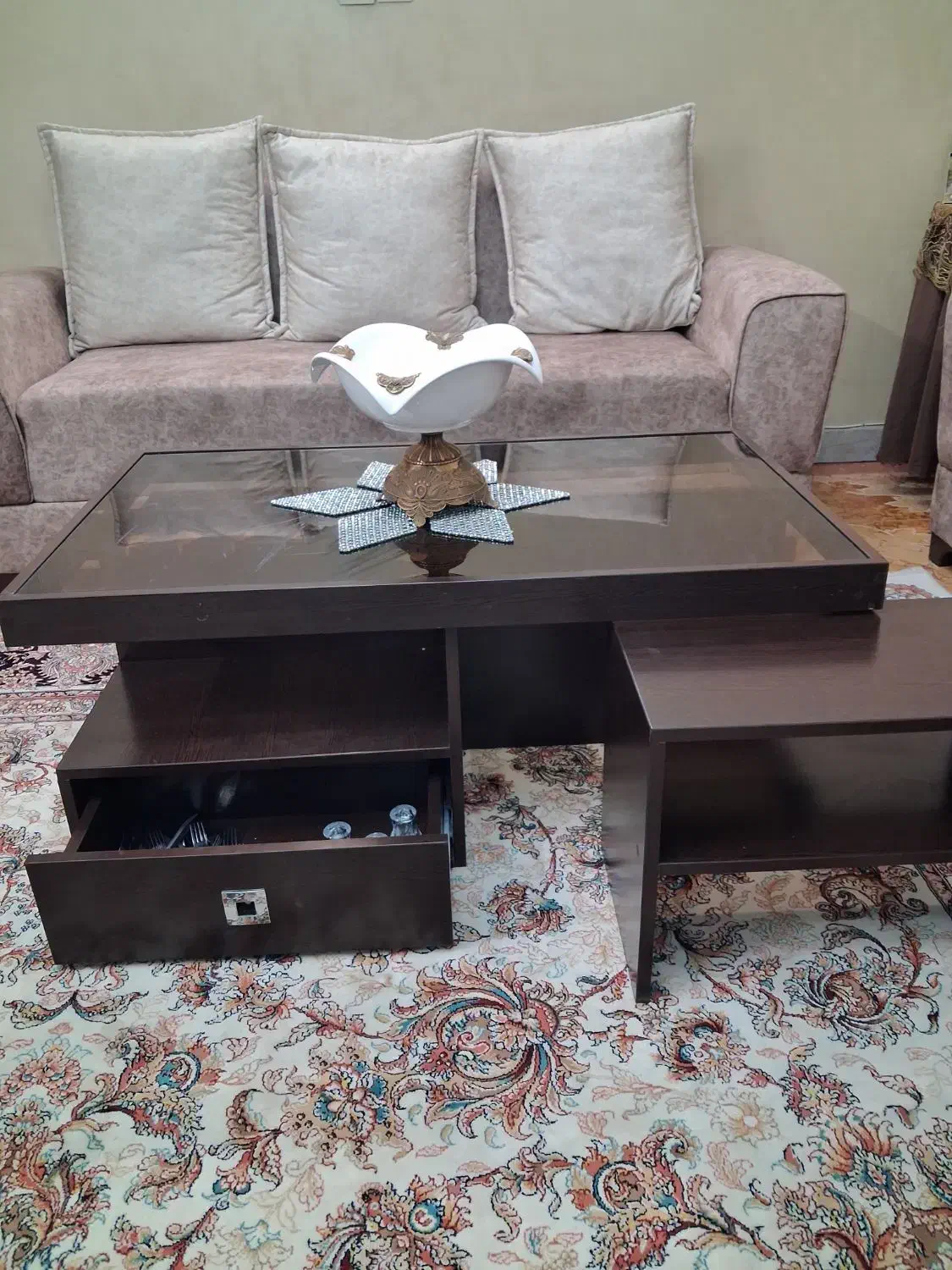 میز جلو مبلی دو کشو|مبلمان خانگی و میز عسلی|اندیشه, اندیشه فاز ۱|دیوار