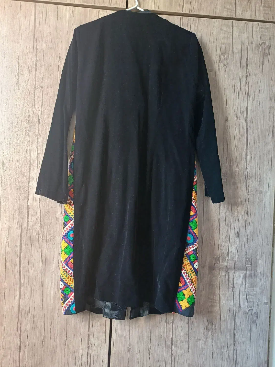 مانتو مخمل وپارچه سوزن دوزی درحد نو ۱۲۰۰|لباس|اصفهان, پوریای ولی|دیوار