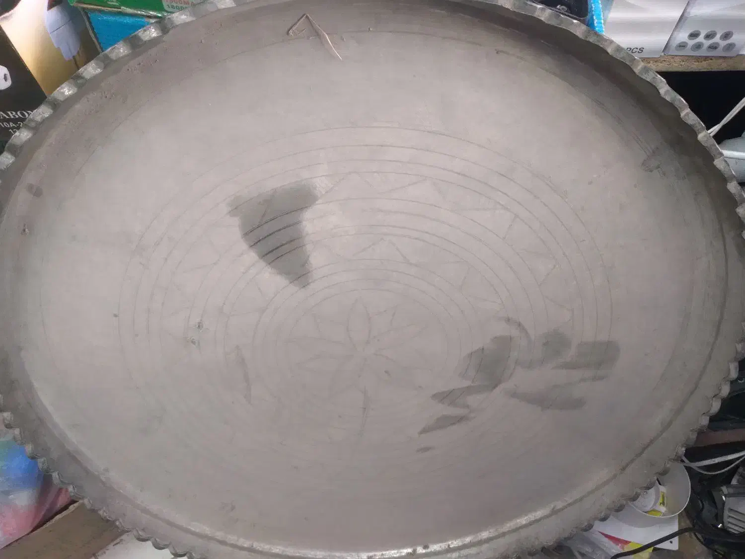 سینی بزرگ قدیمی مسی ۴کیلو خرده|کلکسیون اشیاء عتیقه|میانه, |دیوار