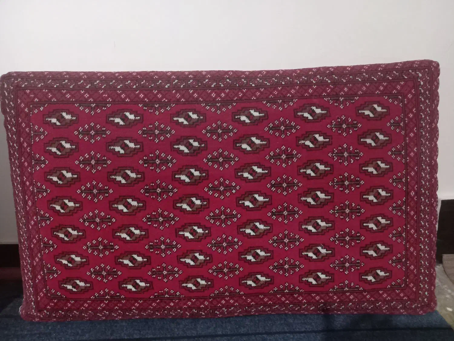 دو عدد پشتی سنتی|پشتی|بروجرد, |دیوار