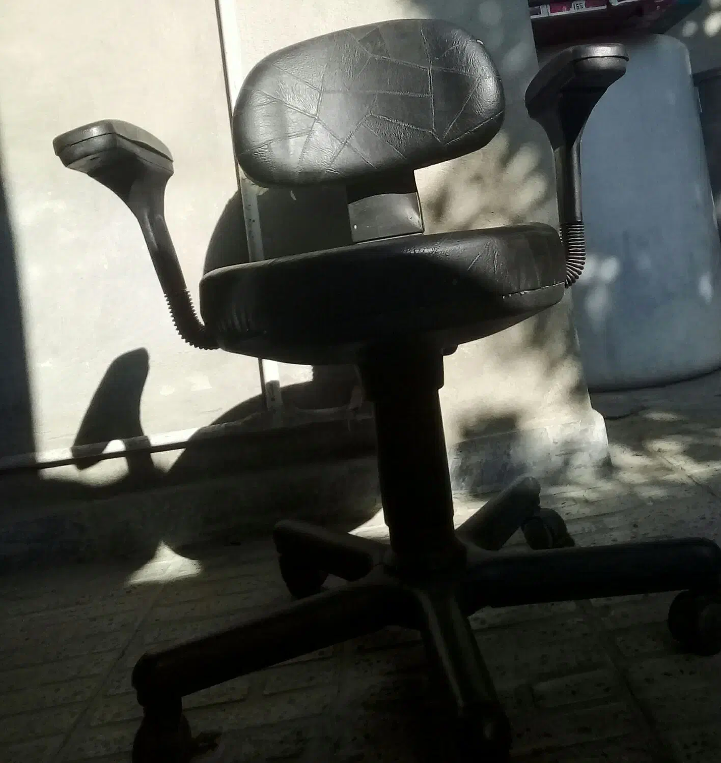 صندلی چرخدار|صندلی و نیمکت|نظرآباد, رسالت|دیوار