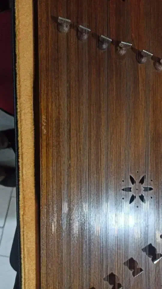 سنتور اصل اکبند بهمراه لوازم فقط ۴ تومن مقطوع|سازهای سنتی|ارومیه, |دیوار