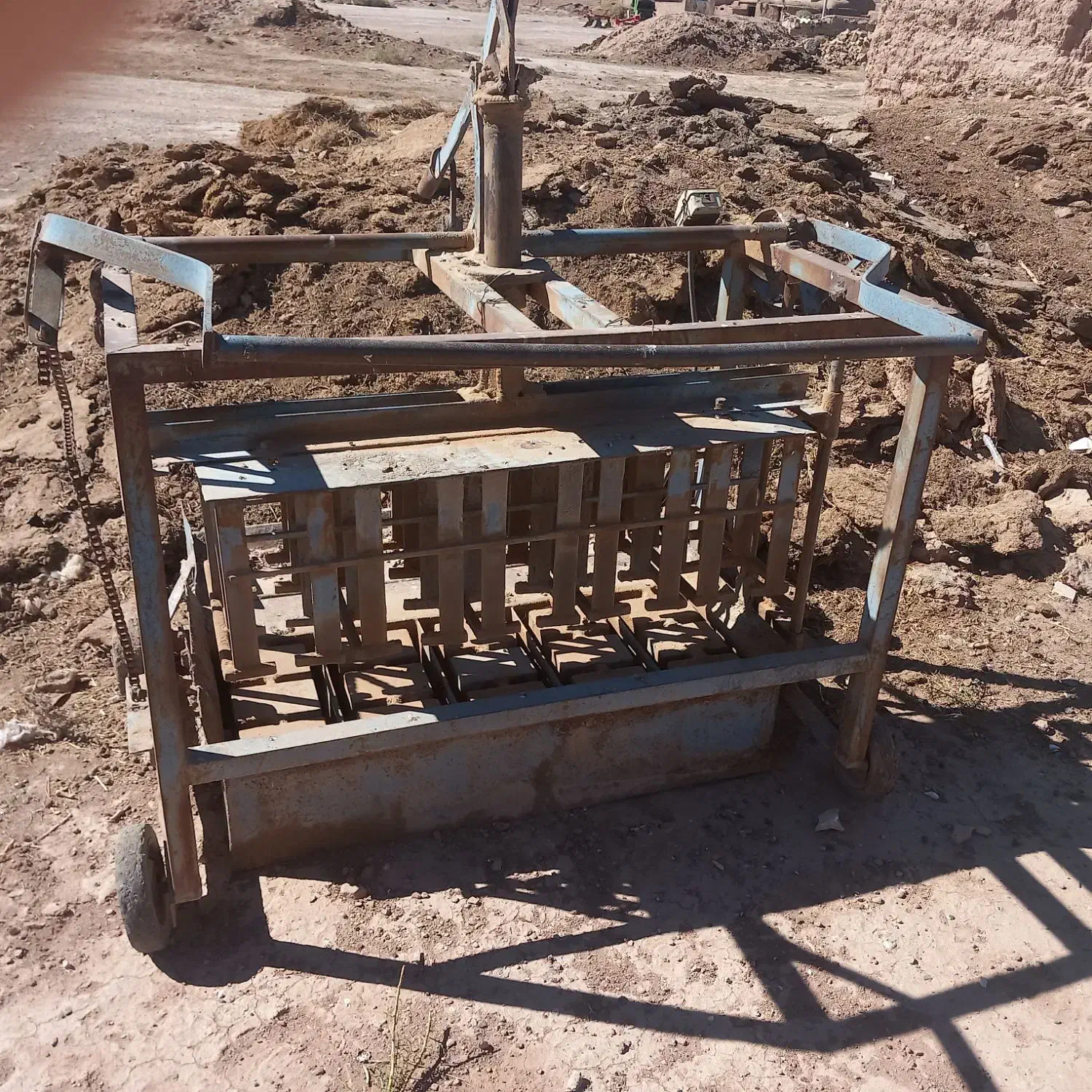 دستگاه بلوکه زنی ۵ قالبه سالم|ماشینآلات صنعتی|قائن, |دیوار