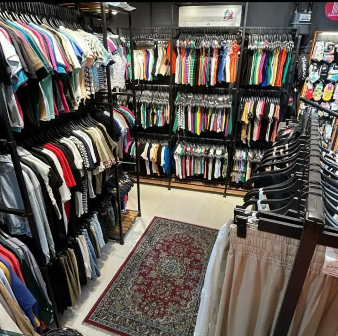 استخدام همکار خانم در فروشگاه لباس دخترونه|استخدام بازاریابی و فروش|رشت, حسین آباد|دیوار