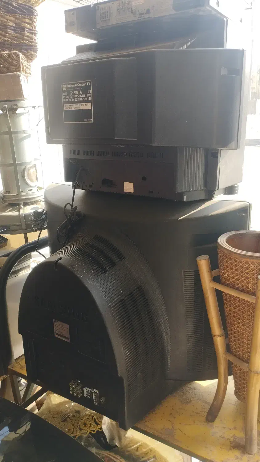 دو عدد تلویزیون قدیمی|تلویزیون و پروژکتور|چهارباغ, |دیوار