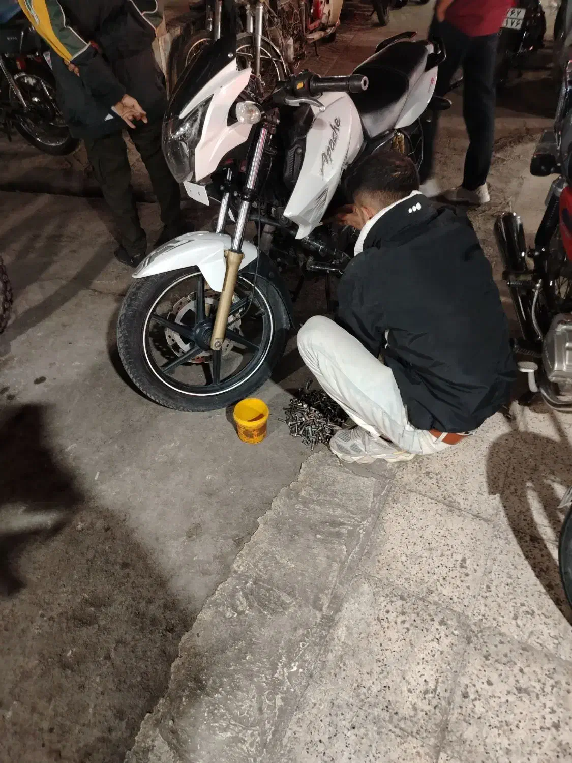 آپاچی 180 سفید لاکاغذی|موتورسیکلت|مشهد, محمدآباد|دیوار