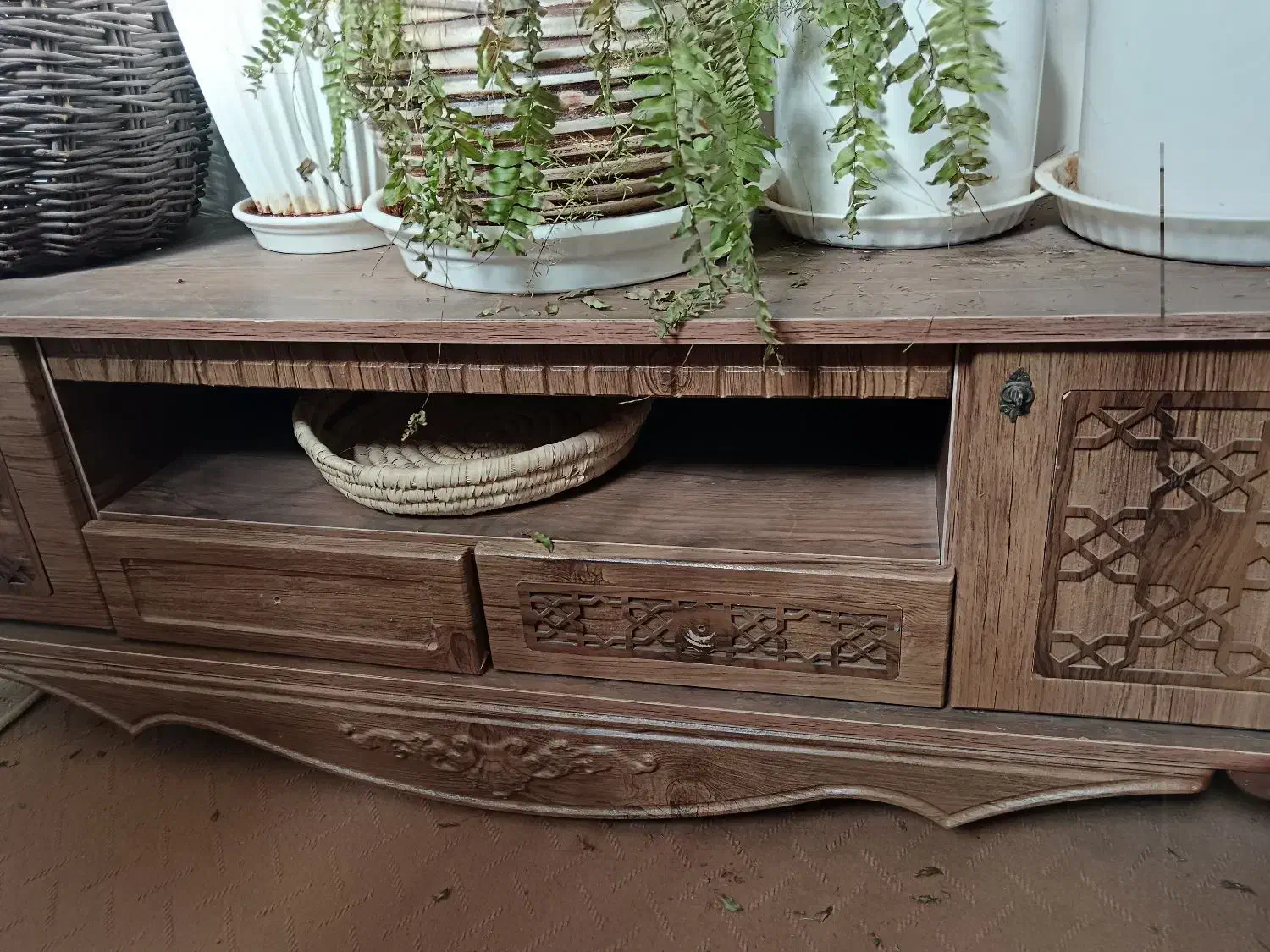 دوعدد میز تی وی چوبی و شیشه ای|میز تلویزیون|برخوار, |دیوار