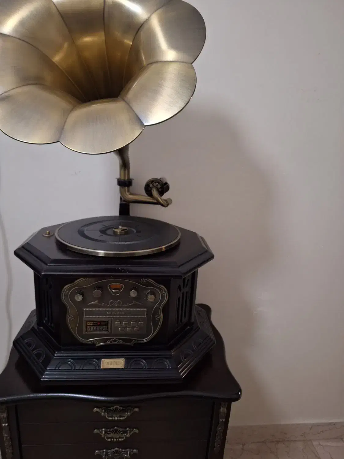 گرامافون والتربه همراه میزش|سیستم صوتی خانگی|تهران, آهنگ|دیوار