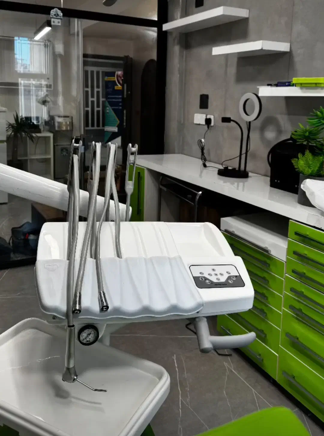 دستیار و منشی دندانپزشک|استخدام درمانی، زیبایی، بهداشتی|اهواز, کیانپارس |دیوار