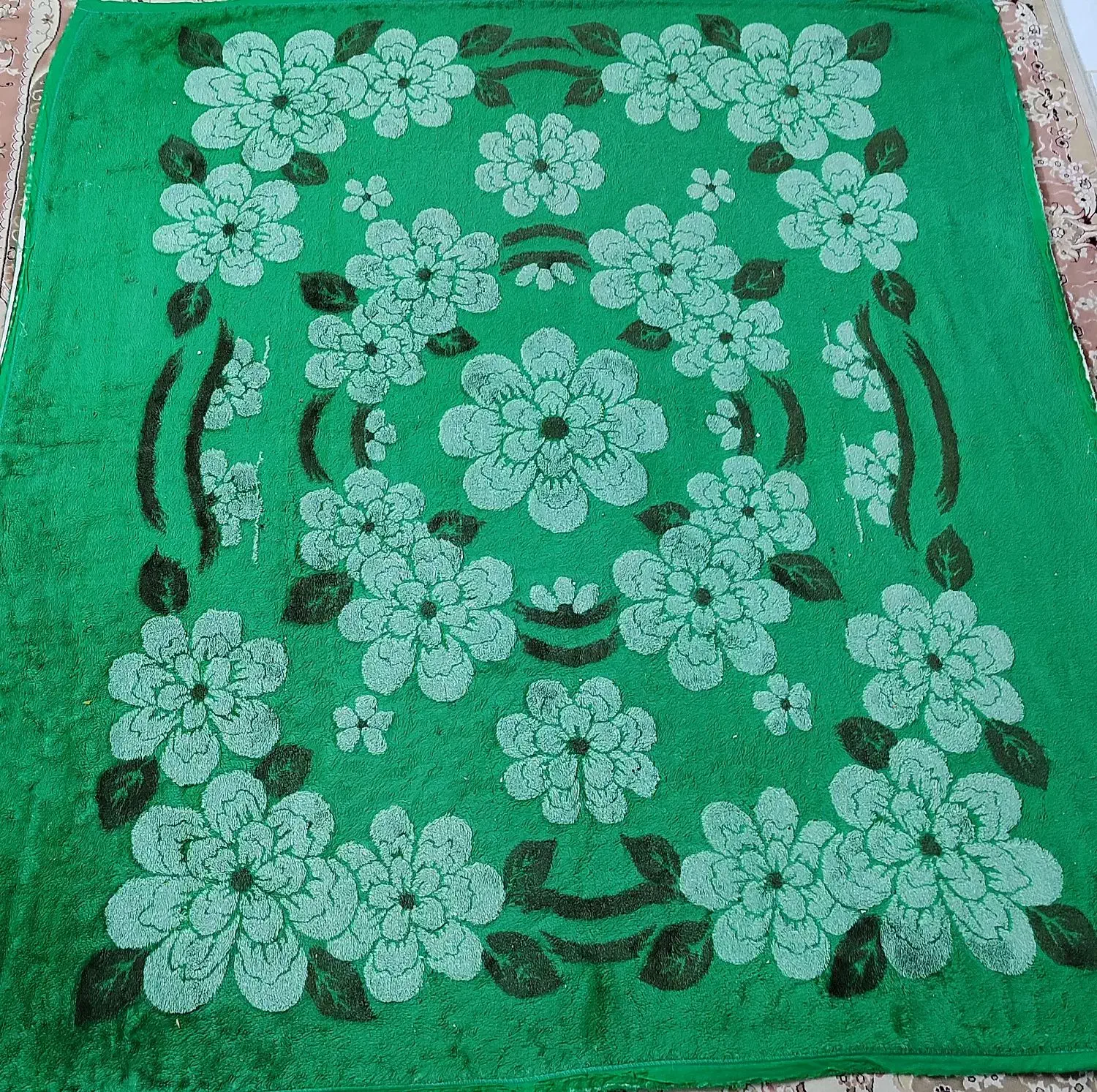 پتوی دونفره بزرگ((۲۰۰ هزار تومن))|رختخواب، بالش، پتو|شیراز, نصر|دیوار