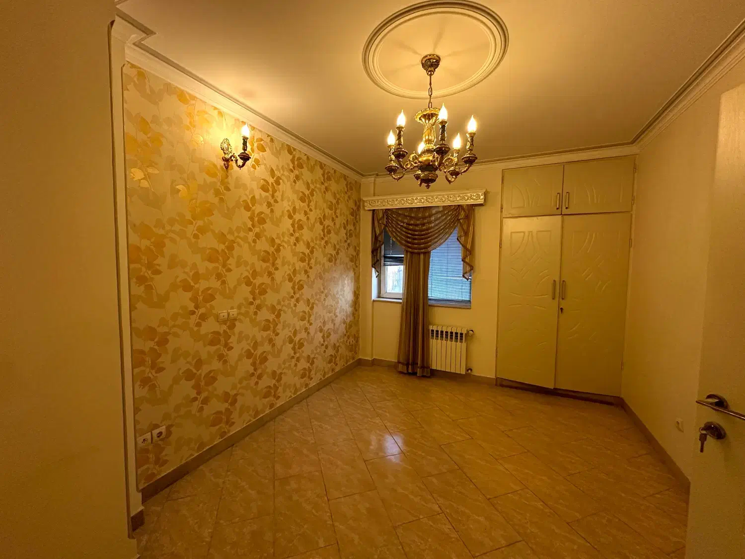 ۱۴۵ متر /سه خواب/ نورگیر /بهترین لوکیشن شهرکOPG