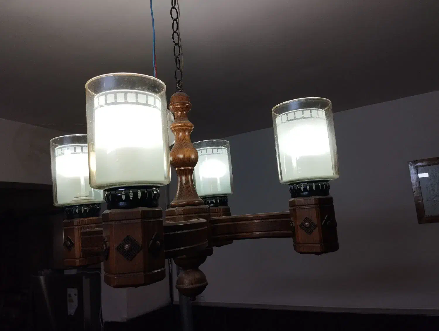 لوستر چوبی درحد نو|لوستر و چراغ آویز|مشکین‌دشت, |دیوار