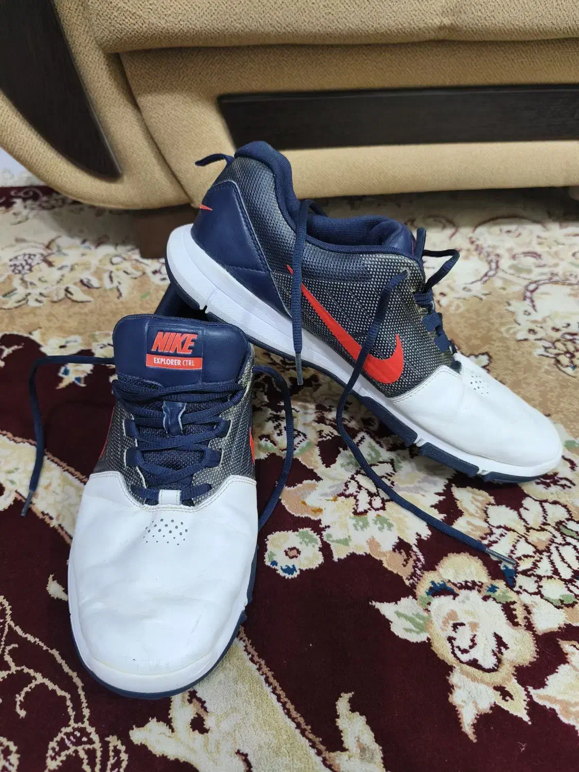 کتونی چرمی و تور۲ رنگ نایک سفید و سرمه ای سایز 45|کیف، کفش، کمربند|رشت, باهنر|دیوار