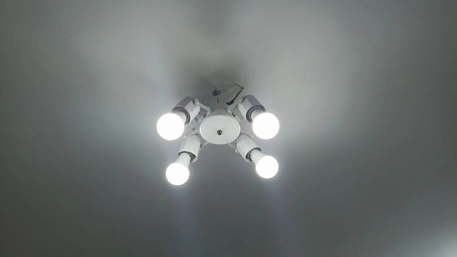 لوستر با دو عدد لامپ آویز چهارشعله همراه لامپ|لوستر و چراغ آویز|مشهد, خواجه ربیع|دیوار