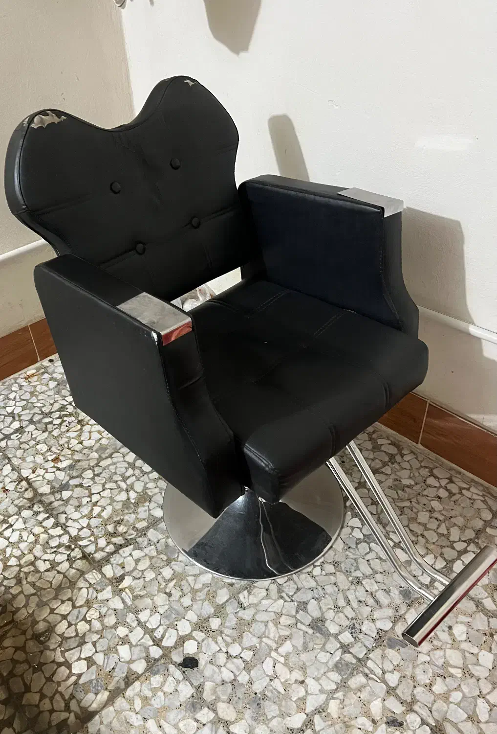 صندلی و مبل آرایشگاه|آرایشگاه و سالنهای زیبایی|رشت, رشتیان|دیوار