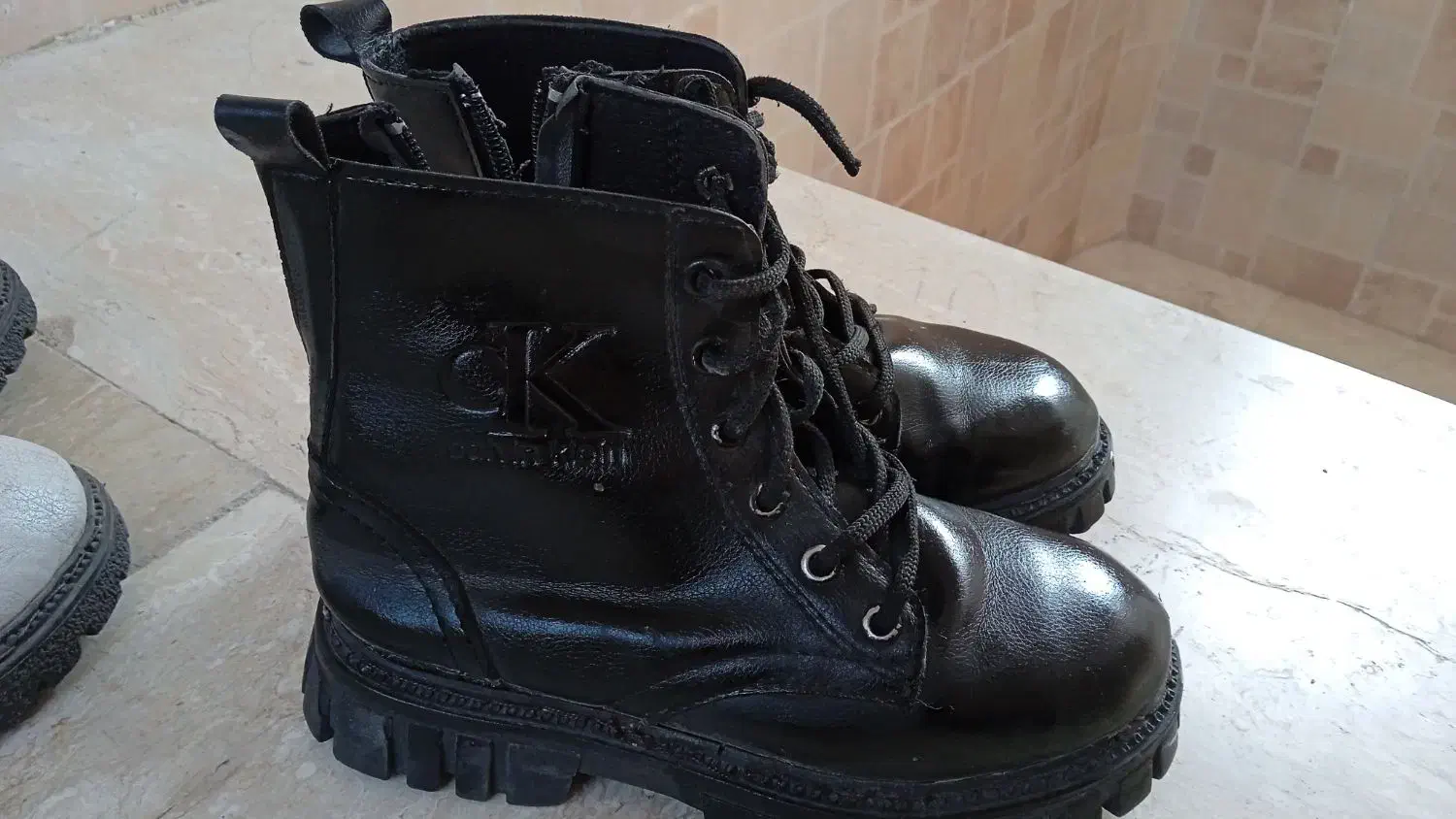 کفش بچگانه|کفش و لباس بچه|اصفهان, شفق|دیوار