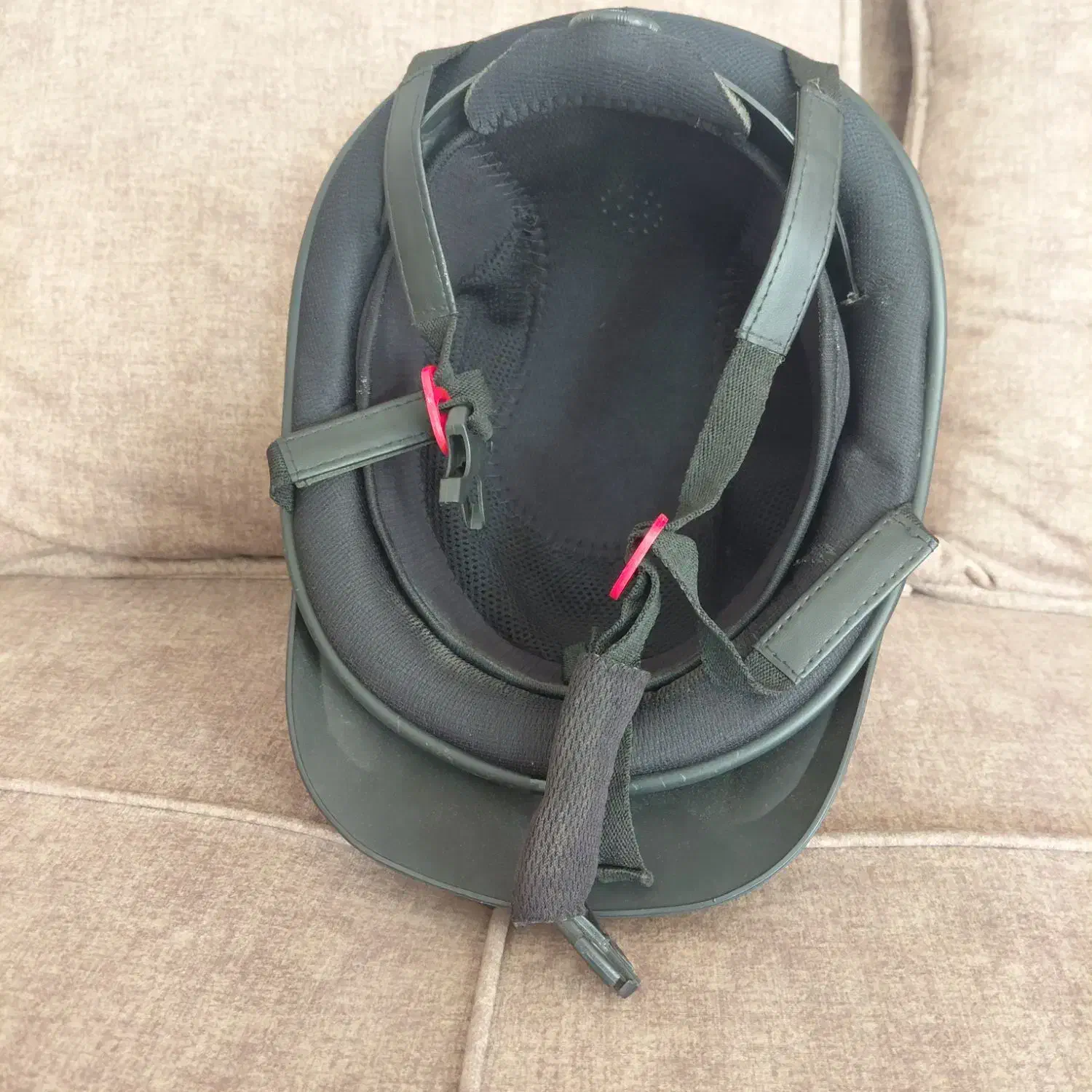 کلاه سوارکاری سایز L . برند اشکان|اسب و تجهیزات اسب‌سواری|رشت, منظریه|دیوار