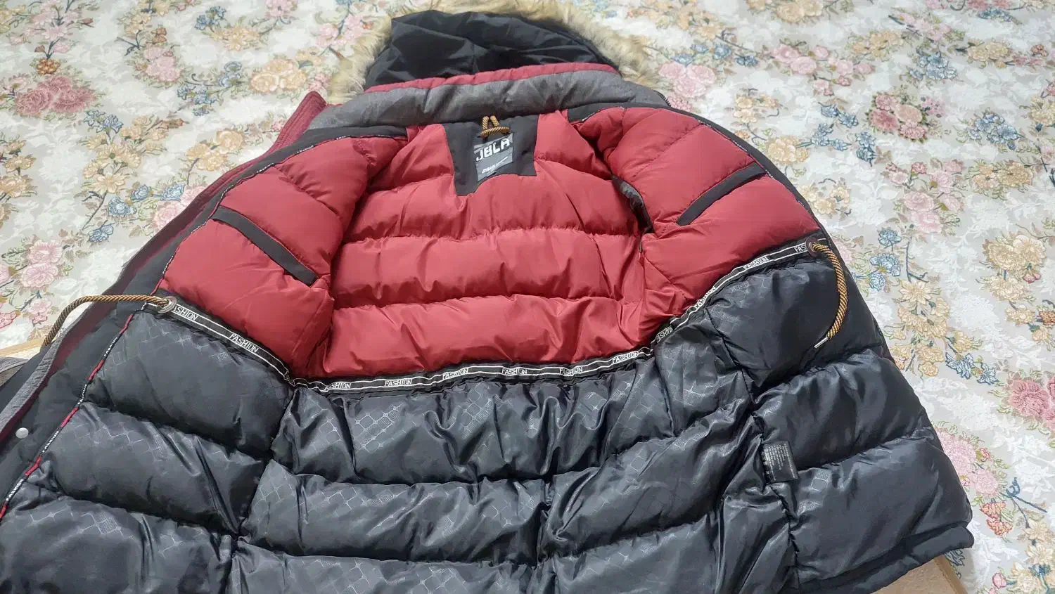 کاپشن ضخیم درجه یک خارجی|لباس|قم, تولید دارو و یخچال|دیوار